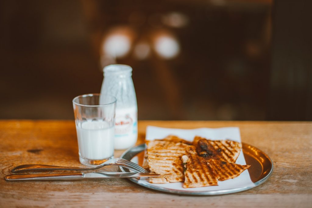 Las Enfermedades Que Puedes Evitar Si Tomas Un Vaso De Leche Al Día