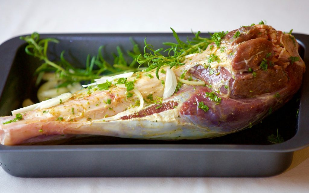 Pierna De Cordero Al Horno: El Secreto Para Que Quede Jugosa