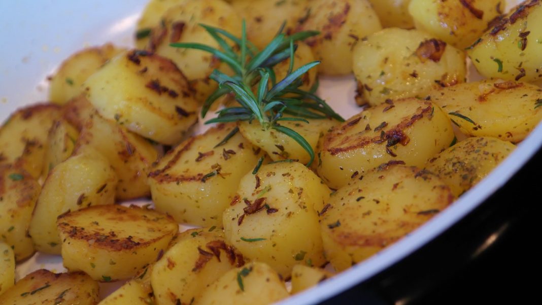 Patatas a lo pobre: el plato más rico q