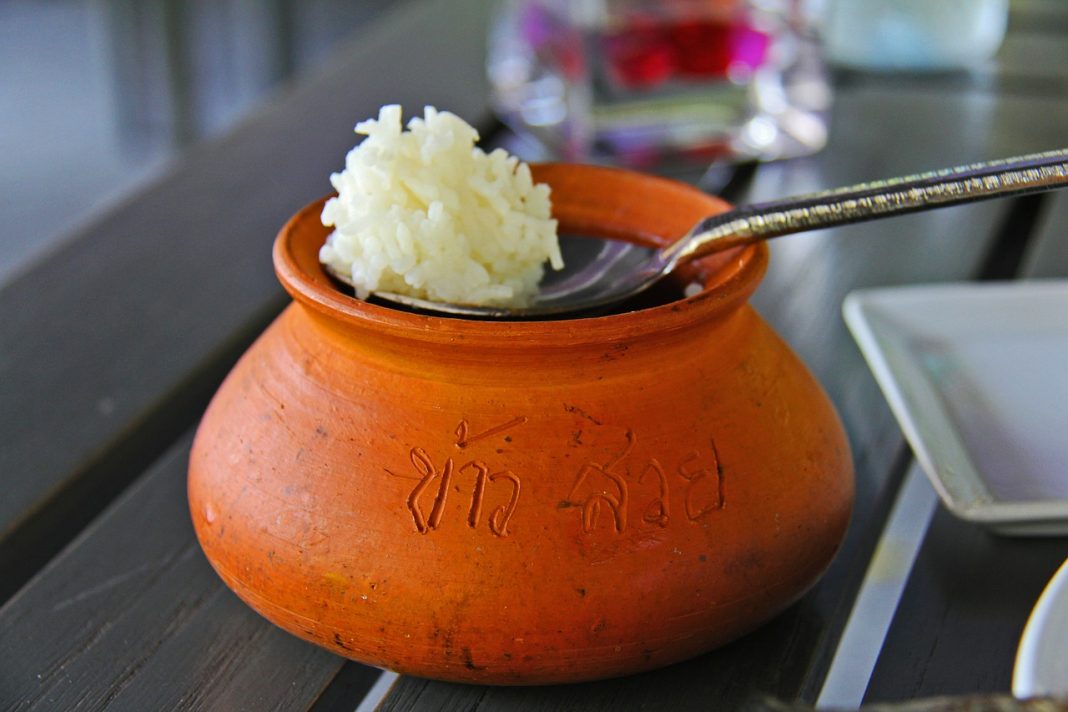 Cómo hacer un arroz blanco caldoso