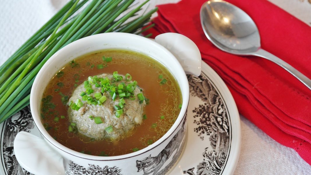 El truco para saber si el caldo de sopa se ha echado a perder