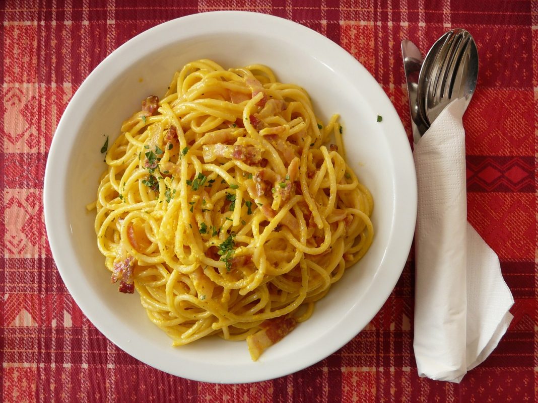 Salsa carbonara: la receta más rápida que harás en 10 minutos en el microondas