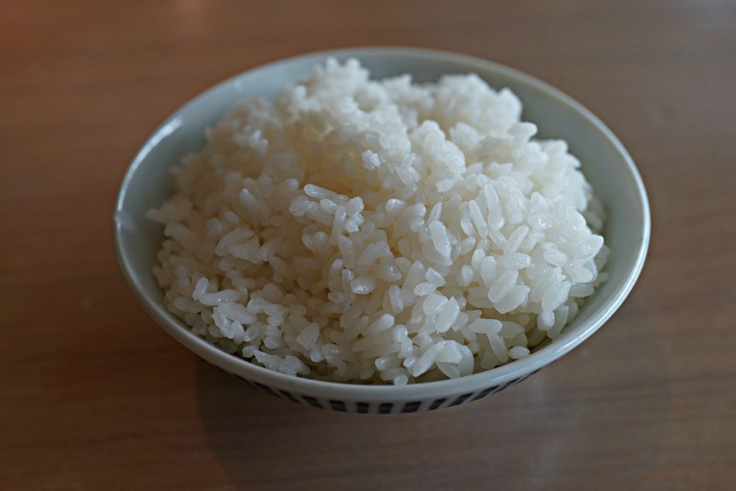 Cómo hacer un arroz blanco caldoso