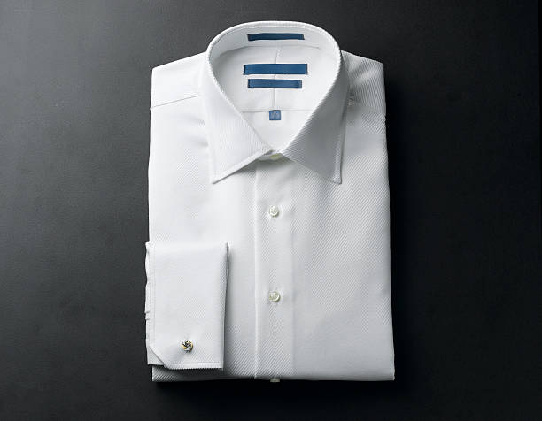 Hablemos de: ¿por qué se destiñe la camisa blanca o cualquier otra ropa?