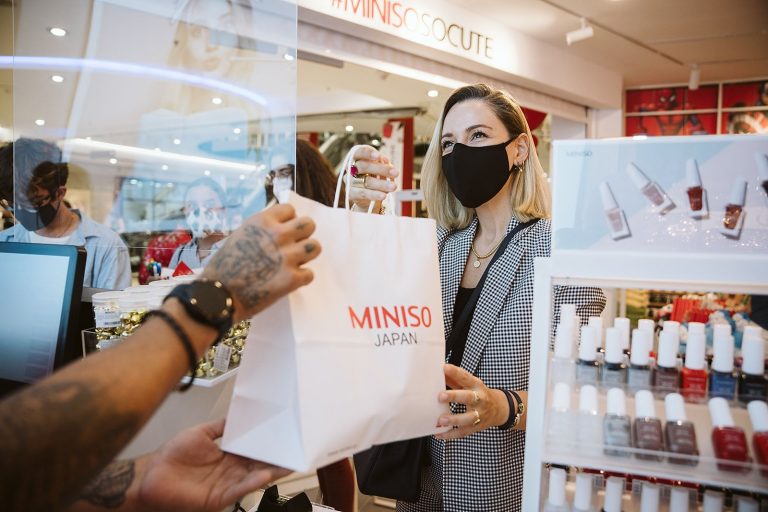 Miniso aterriza con su diseño kawaii en Saler y en Oasiz, asentando su implantación en Valencia y en la Comunidad de Madrid