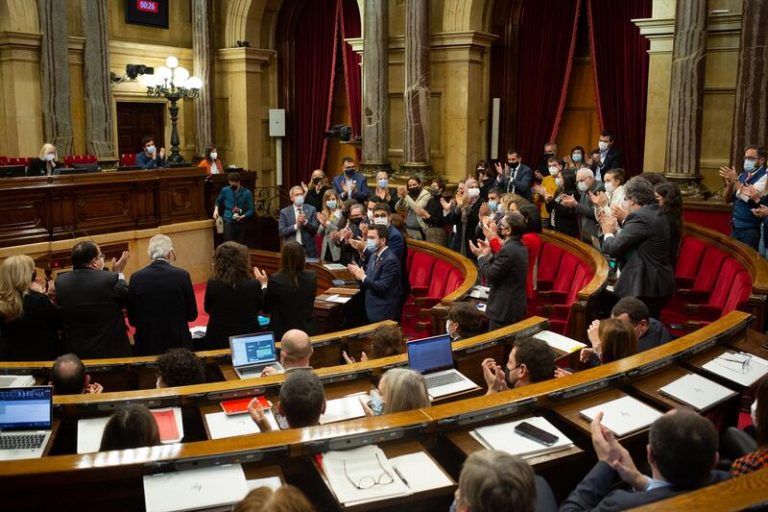 Aragonés defiende su presencia en el acto de Foment con el Rey