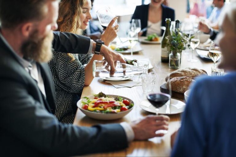 Las reservas ‘online’ en restaurantes para el puente de la Constitución se disparan un 70%