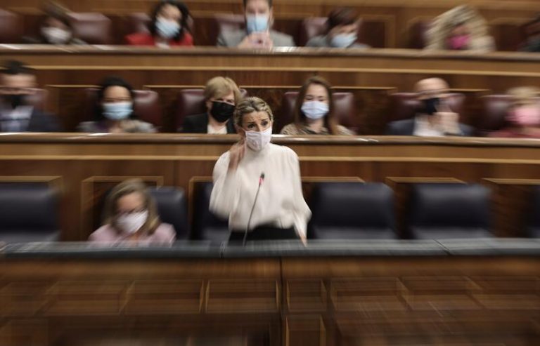 Díaz promete impulsar en Europa la directiva sobre salarios mínimos «para combatir la pobreza laboral»