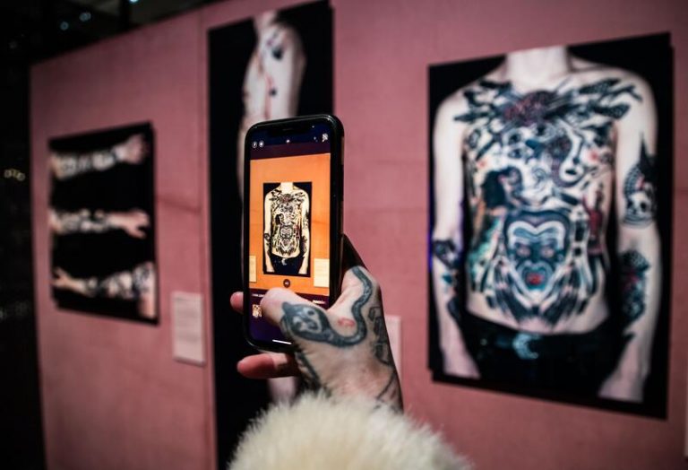 La exposición ‘Tattoo. Arte bajo la piel’ lleva la historia del tatuaje al CaixaForum Madrid