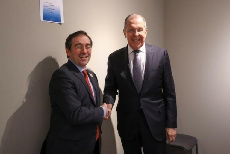 Albares habla con Lavrov sobre el suministro de gas