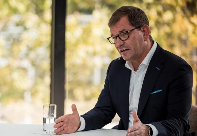 Duesmann: Los híbridos plugin «tienen sentido» al tender un puente hacia los eléctricos