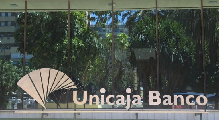 Fitch confirma el rating de Unicaja Banco en ‘BBB-‘