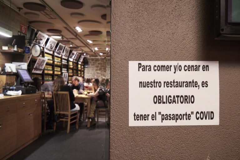 Cantabria solicita a la Justicia el aval para implantar el pasaporte Covid