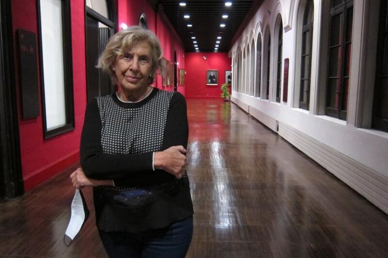 Carmena cree «un virus de la democracia» el diálogo en el que a veces se mueve la política