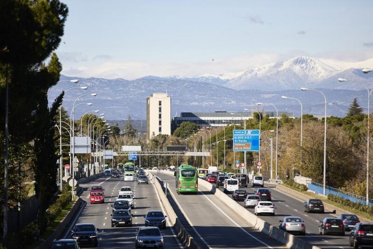 Varios accidentes complican el tráfico con retenciones en el inicio del puente de diciembre