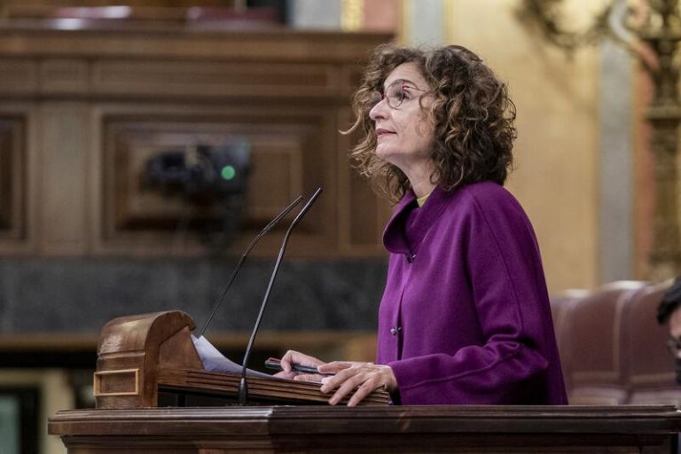 Montero lamenta las «reacciones precipitadas» de las CCAA del PP sobre la financiación