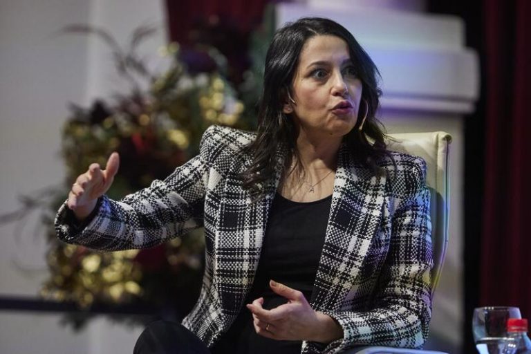 Arrimadas llama a poner «pie en pared» para evitar que el Gobierno «controle órganos independientes» como en Venezuela