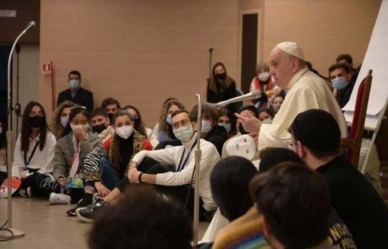 El Papa denuncia un «retroceso de la democracia» frente a las «fáciles propuestas» de los populismos