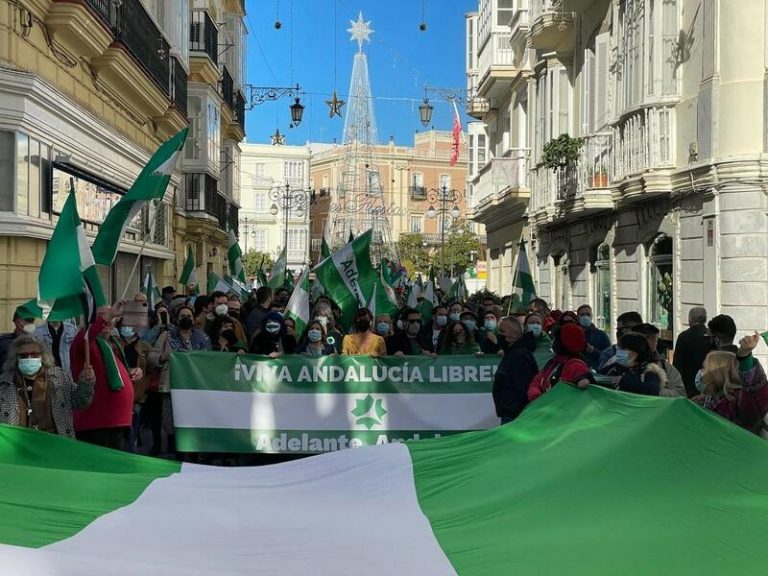 Teresa Rodríguez: «Ser andalucista y de derechas es un oxímoron, Juanma Moreno es andalucista de boquilla»