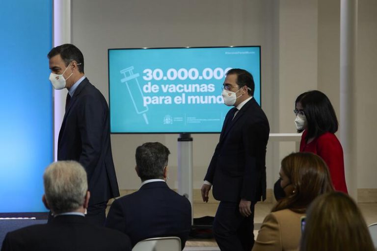 Exteriores ofrece al personal en el exterior recibir la tercera dosis cuando viajen a España