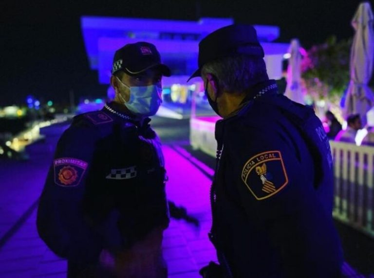 El ocio denuncia actuaciones «desproporcionadas» de la Policía en discotecas ante la exigencia del pasaporte covid