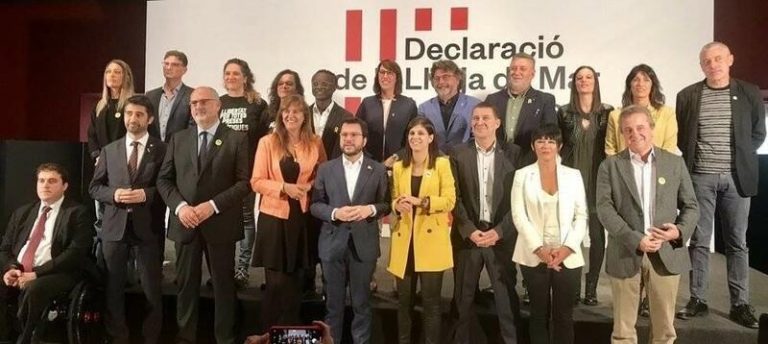 EH Bildu y resto de partidos de la Llotja «alzan la voz» ante una Constitución «deslegitimada»
