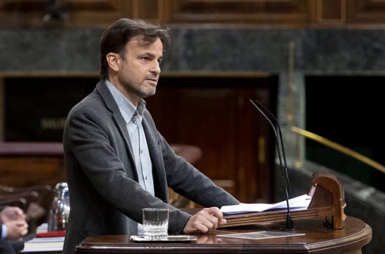 Unidas Podemos tilda la Constitución de «traje viejo» y demanda la «presión» de la calle para su reforma