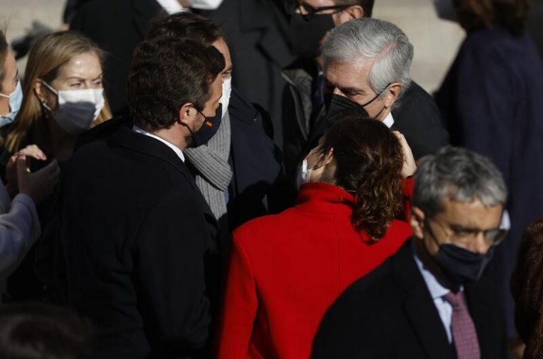 Casado dice que quiere gobernar en solitario, sin Vox