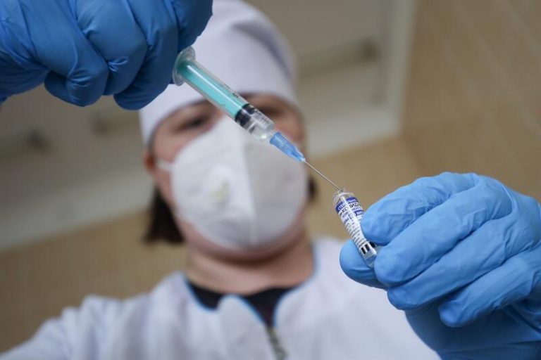 Sanidad notifica 43.808 casos y 78 fallecidos, con la incidencia en 290