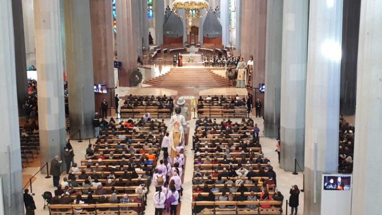 Aragonès reivindica la «historia entrelazada» de la cultura popular y la Sagrada Familia