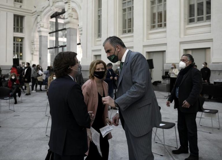 Smith ‘traduce’ de vuelta a Almeida reprochándole no «mover un dedo» por «restituir la libertad» quitando Madrid Central