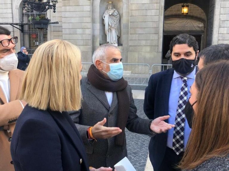 Carrizosa acusa al Govern de «alinearse con acosadores» contra el 25% en castellano