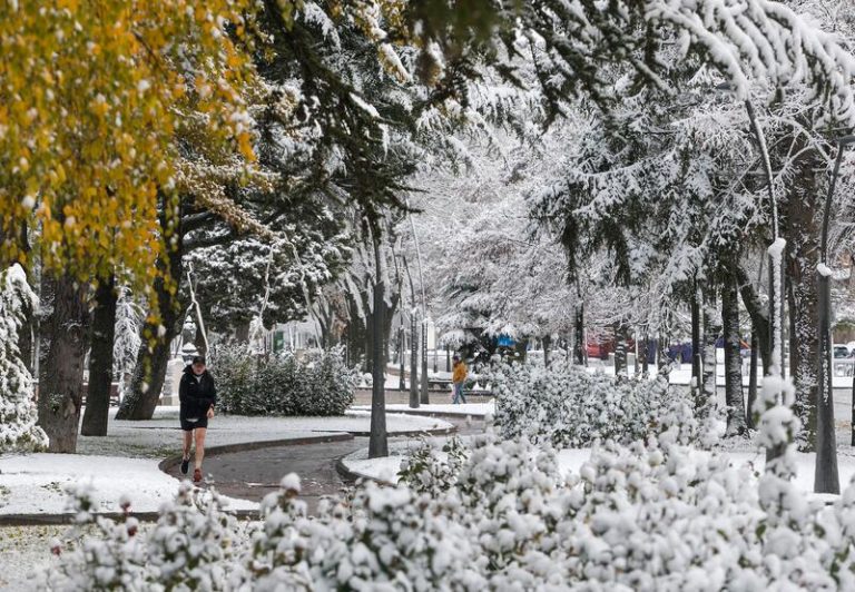 Lluvias, viento, nieve, deshielos y oleaje pondrán este viernes en riesgo a 14 CCAA
