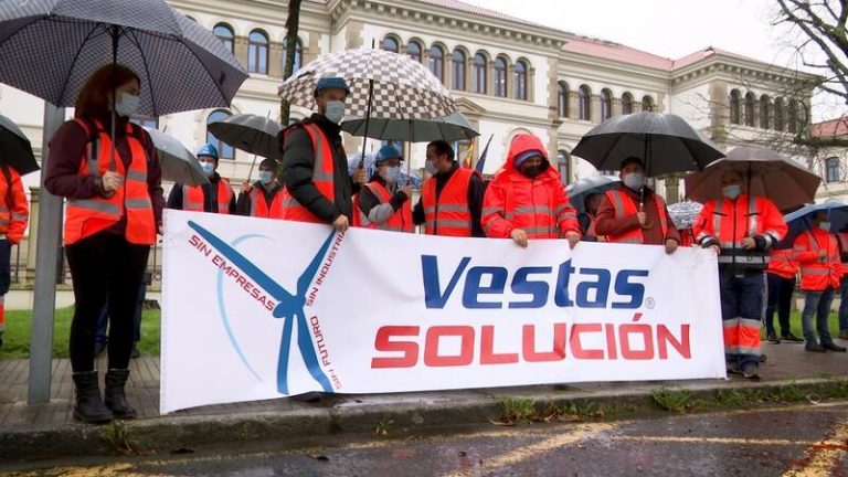Tres fondos de inversión estudian comprar Vestas, pero quieren operativa la planta de Lugo
