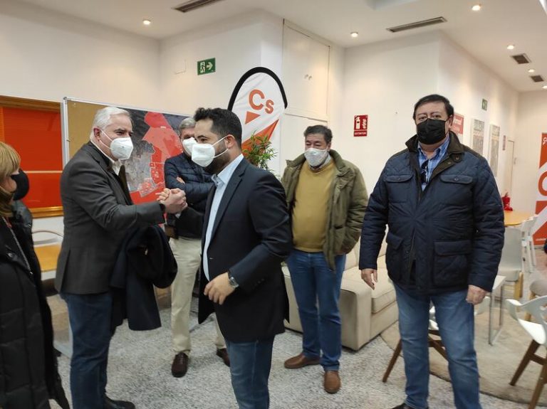 Fran Carrillo se presenta a las primarias ‘exprés’ de Cs en Andalucía para «recuperar las bases»