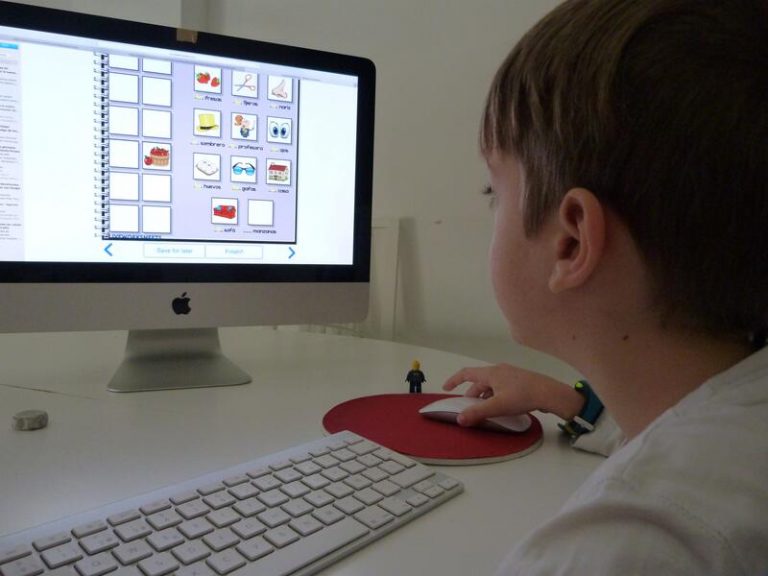 El uso compulsivo de Internet entre los jóvenes aumenta casi 3 puntos desde 2019