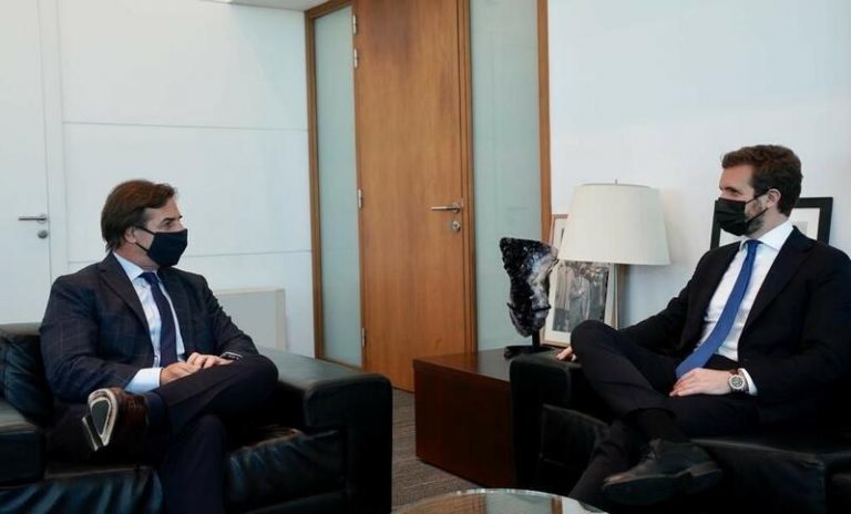 Casado dice que el partido de Abascal se ha definido como «populista»