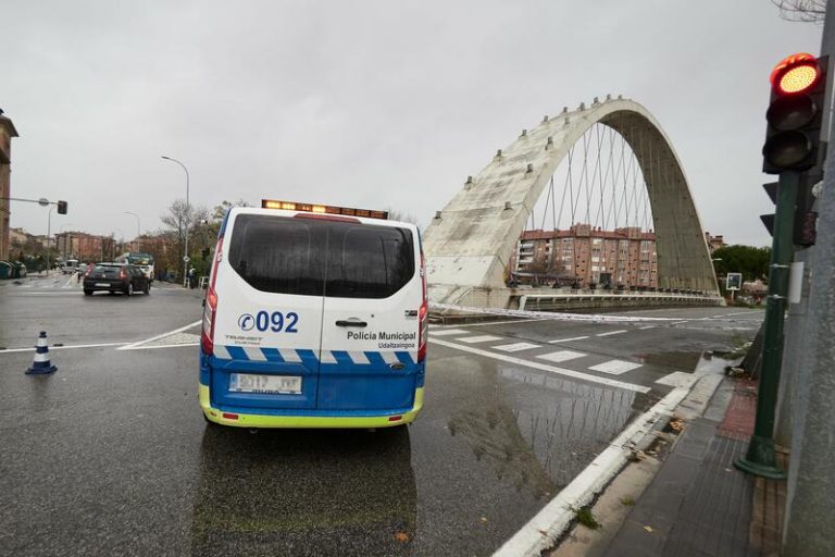 Pamplona mantiene el nivel de alerta por la crecida del río Arga