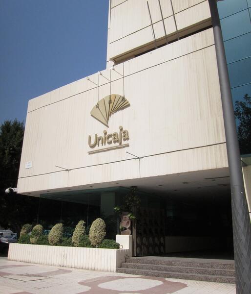 Las acciones de Unicaja se impulsan un 3,55% tras la presentación del Plan Estratégico 2022-2024