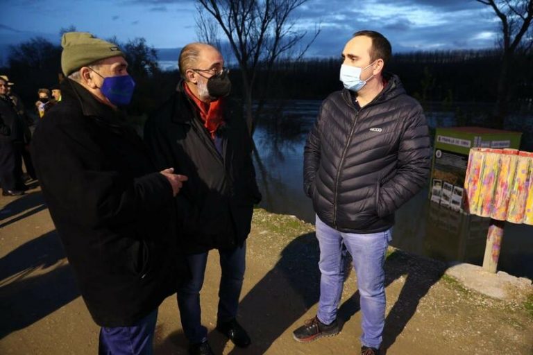 Lambán dice que va a ser un fin de semana «problemático» ante una riada del Ebro «importante»