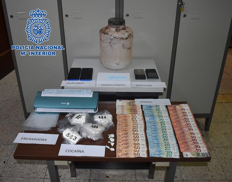 Detenida una pareja que vendía cocaína y la escondía en un zulo hermético bajo tierra