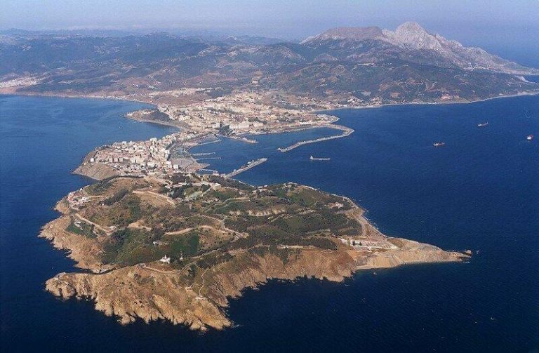 Ceuta vuelve a entrar en riesgo alto y registra el primer posible caso de la variante Ómicron