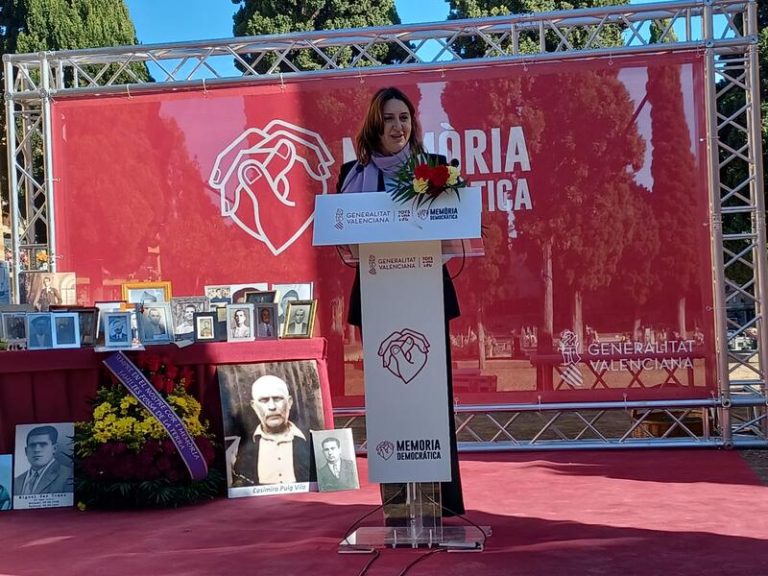 Empieza la exhumación de la fosa más grande de Valencia