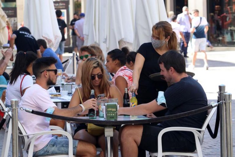 Todas las capitales andaluzas registran tasas Covid en riesgo medio