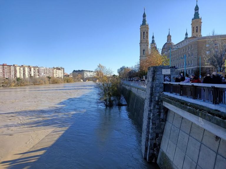 Alcalde de Zaragoza dice que la previsión de caudal máximo del Ebro disminuye
