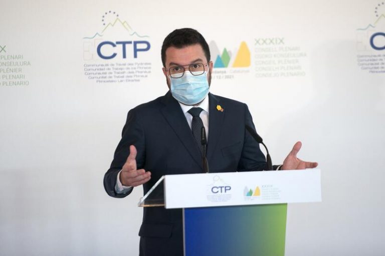 Aragonès pide a Borras responsabilidad y no hacer «partidismo» con el modelo lingüístico catalán