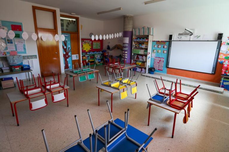 Cantabria inicia la semana con 40 aulas en cuarentena por Covid