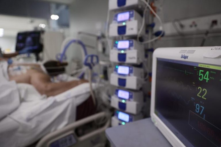 Sanidad notifica 49.802 nuevos casos de coronavirus y 103 muertes