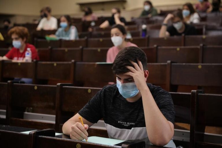 España, a la cola de la UE en desarrollo juvenil en 2021, con un ‘aprobado raspado’