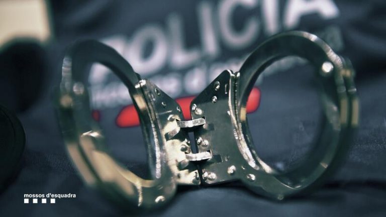 Localizan atrincherado en una casa al presunto autor del tiroteo en Tarragona